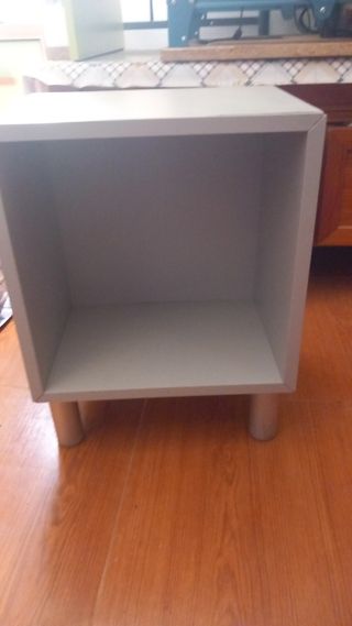Repisa Ikea con patas