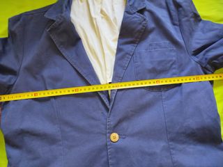 Blazer azul con botones de madera.Medidas en fotos