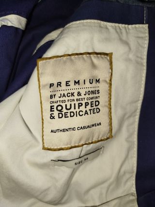 Blazer azul con botones de madera.Medidas en fotos