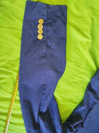 Blazer azul con botones de madera.Medidas en fotos