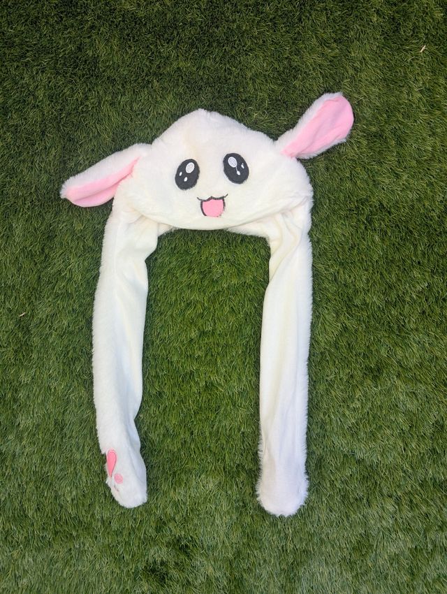 Cappello da coniglio con orecchie mobili