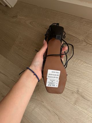 Tacones negros con puntera cuadrada 