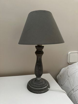 Lámpara de mesa color gris