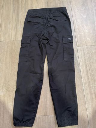 Pantalón cargo negro