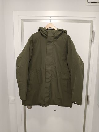 Chaqueta impermeable verde invierno con capucha 