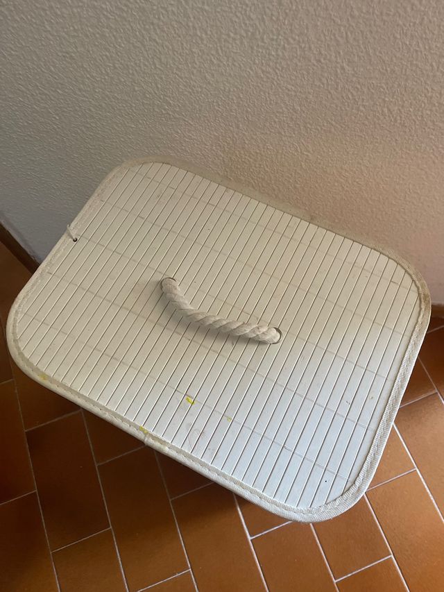 Cubo contenedor de bambú y tela