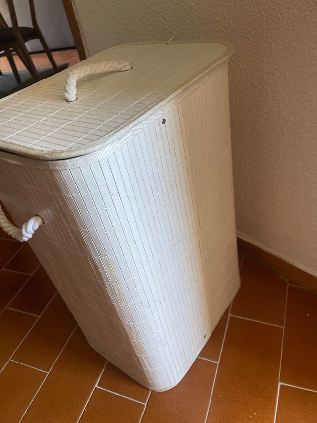 Cubo contenedor de bambú y tela