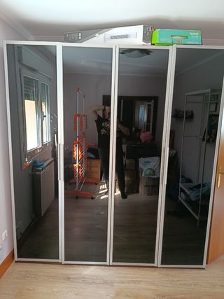 Armario 4 módulos negro y madera oscura