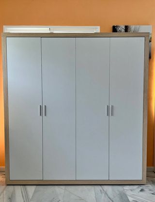 Armario 4 puertas madera y blanco
