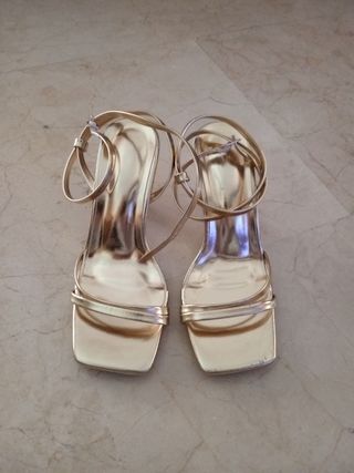 Sandalias doradas 