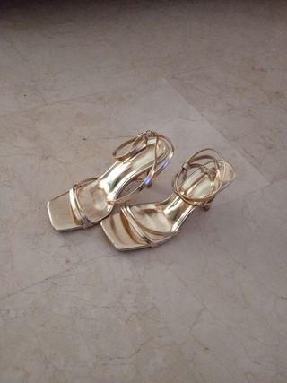 Sandalias doradas 