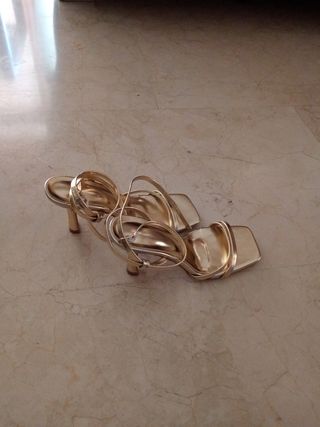 Sandalias doradas 