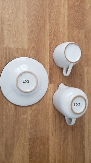 Taza y jarrita de leche de cerámica