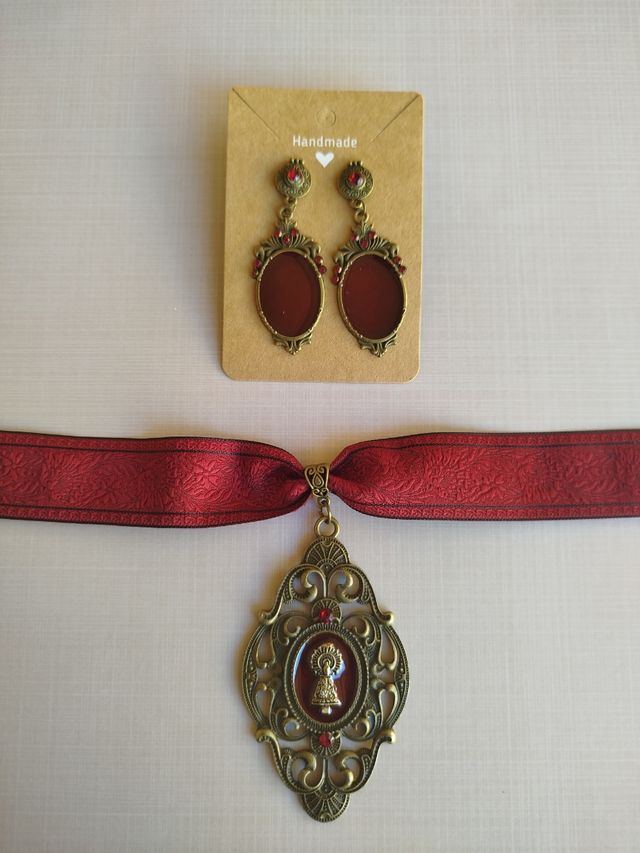 Conjunto Baturra: Pendientes y Gargantilla.