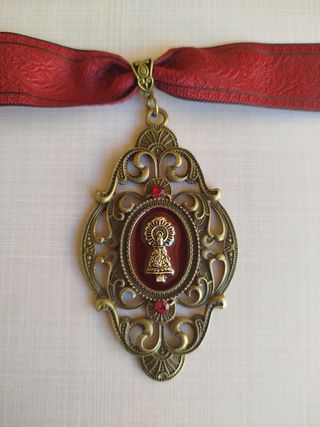 Conjunto Baturra: Pendientes y Gargantilla.