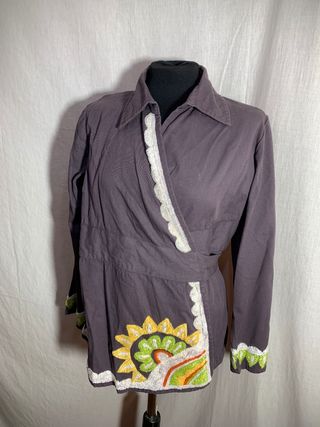 Blusa Cruzada Bordada Morada