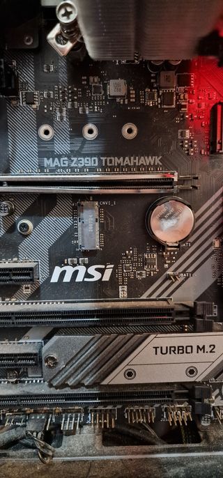 I7 9700k + Base MSI MAG Z390 Tomahawk