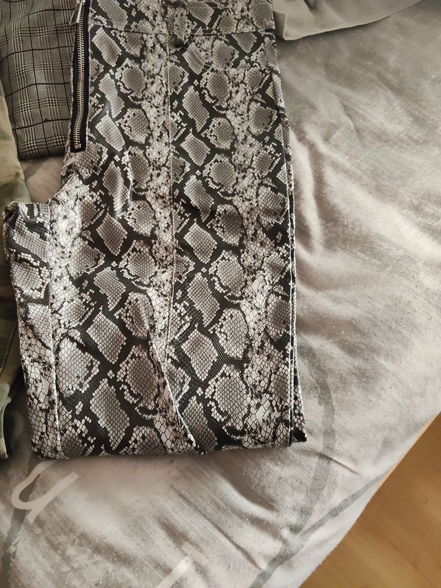 Pantalones de mujer: camuflaje, serpiente y cuadro