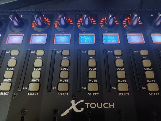 Behringer X Touch Controlador Universal