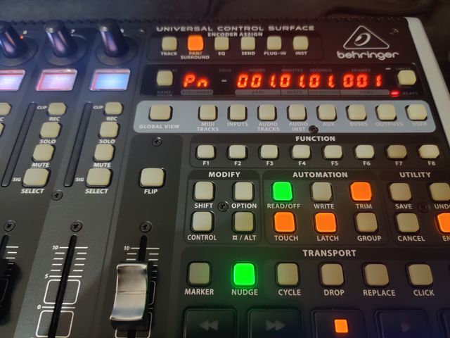 Behringer X Touch Controlador Universal