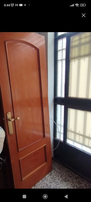 Puerta de madera maciza 
