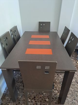 Mesa de comedor moderna