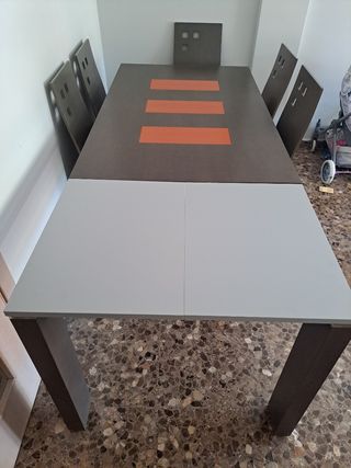 Mesa de comedor moderna