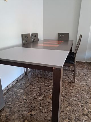 Mesa de comedor moderna
