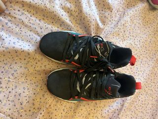 Zapatillas Puma Negras y Rojas