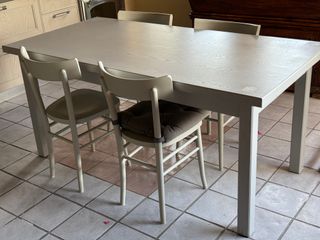 Tavolo da cucina in legno grigio