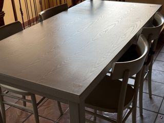 Tavolo da cucina in legno grigio