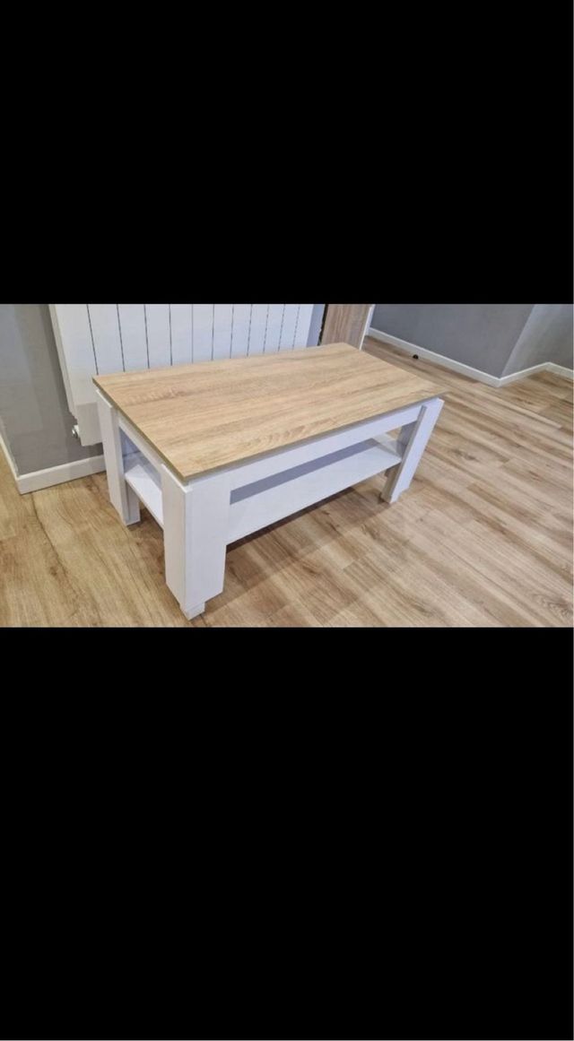 Mesa de madera plegable beige y blanca