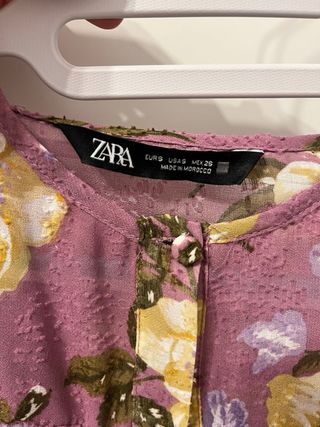 Blusa Zara volantes floral rosa