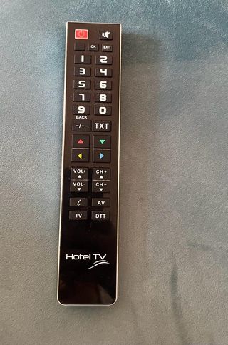 TV SAMSUNG 32" [CON MANDO SIN PATA]