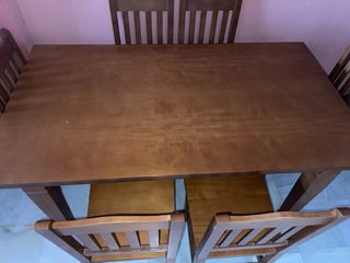 Mesa de comedor y 6 sillas de madera