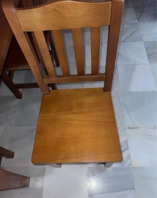 Mesa de comedor y 6 sillas de madera