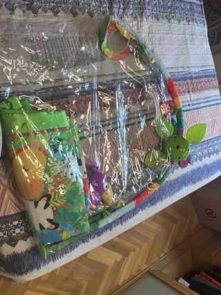 Manta de juego para bebé con gimnasio