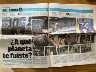 Lote de periódicos AS/Marca/Equipe sobre Maradona