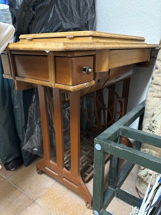 Máquina de Coser Alfa Antigua