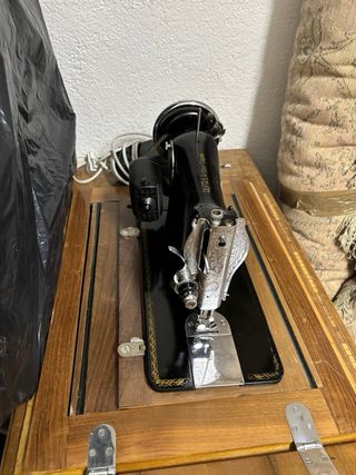 Máquina de Coser Alfa Antigua