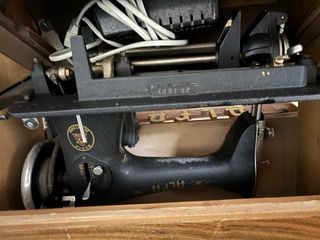 Máquina de Coser Alfa Antigua