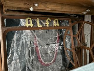 Máquina de Coser Alfa Antigua