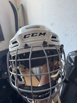 Casco de Hockey CCM FM680