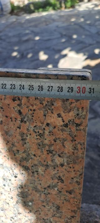 SE REGALAN Retales de granito.