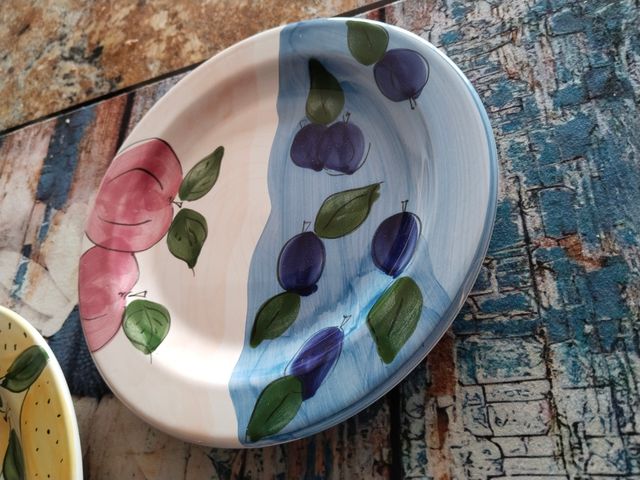 Vajilla de cerámica pintada a mano
