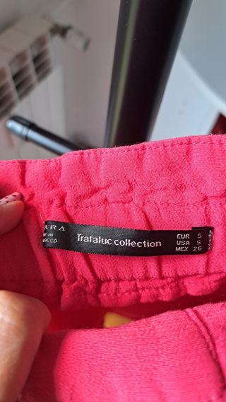 Pantalón corto fucsia con cinturón