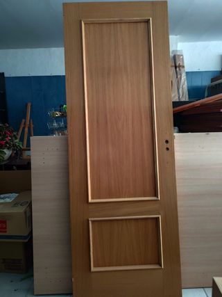 Puerta de interior madera clara maciza apertura iz