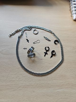Conjunto de Joyas de Acero: Anillos y Collar