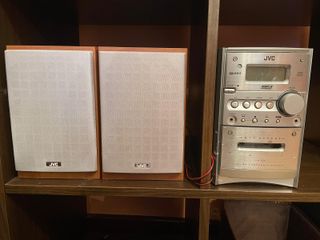 Mini Cadena JVC + 2 altavoces