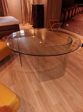 Mesa de diseño redonda de cristal